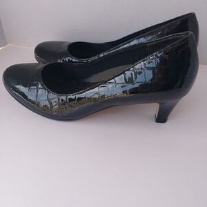 Walking Cradles Black Croc-Embossed‎ Heels